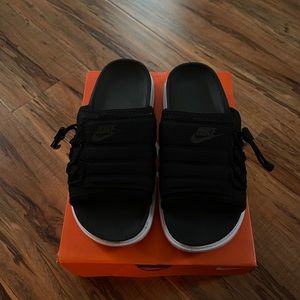 Women’s Nike Asuna Slides